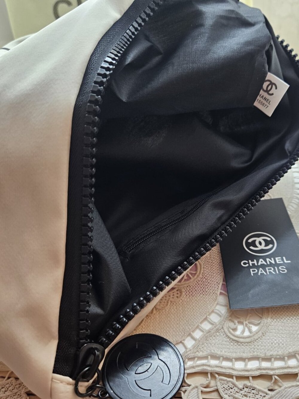 CHANEL CLEANSERS X2 IN MAKEUP BAG NIB - Picture 9 of 9